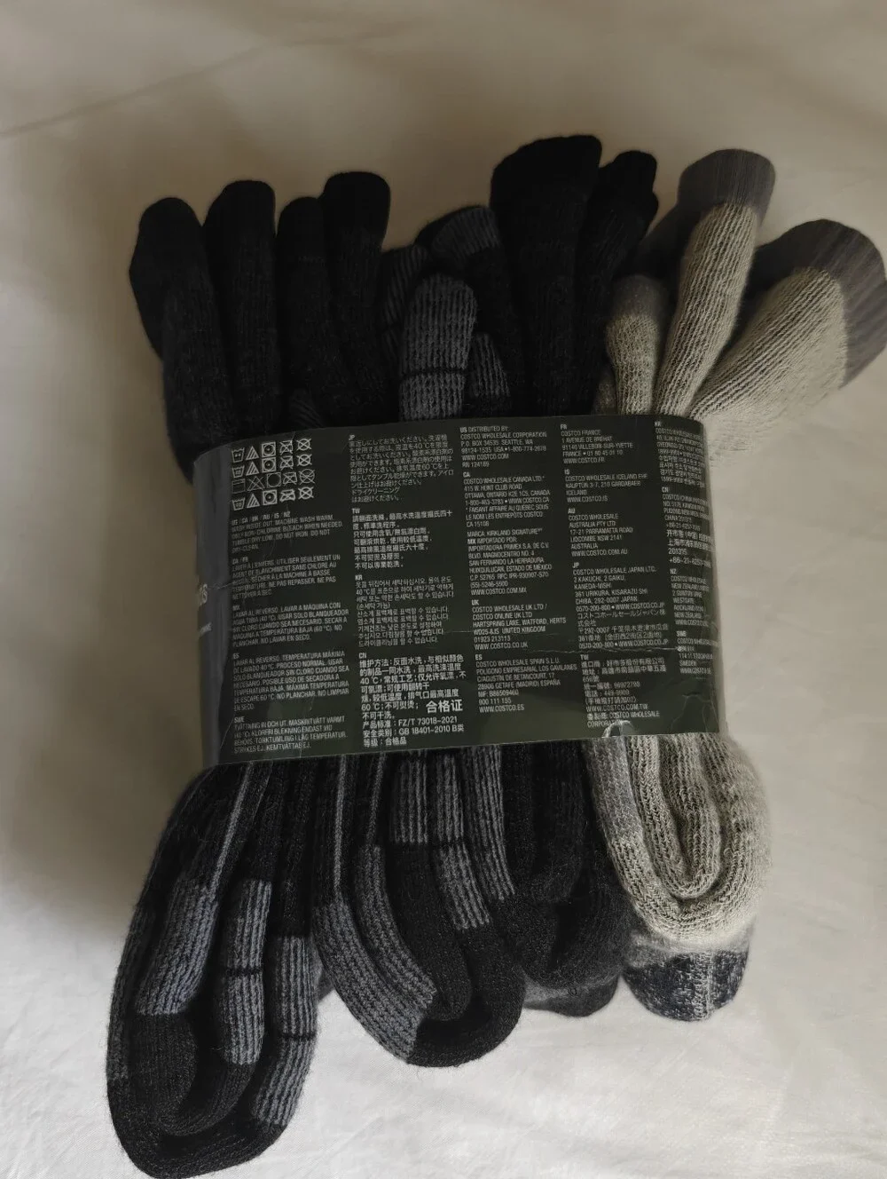 Kirkland Signature Men's Merino Wool Blend Crew Socks 4 pack - Black & Gray